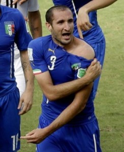 morso di suarez a chiellini